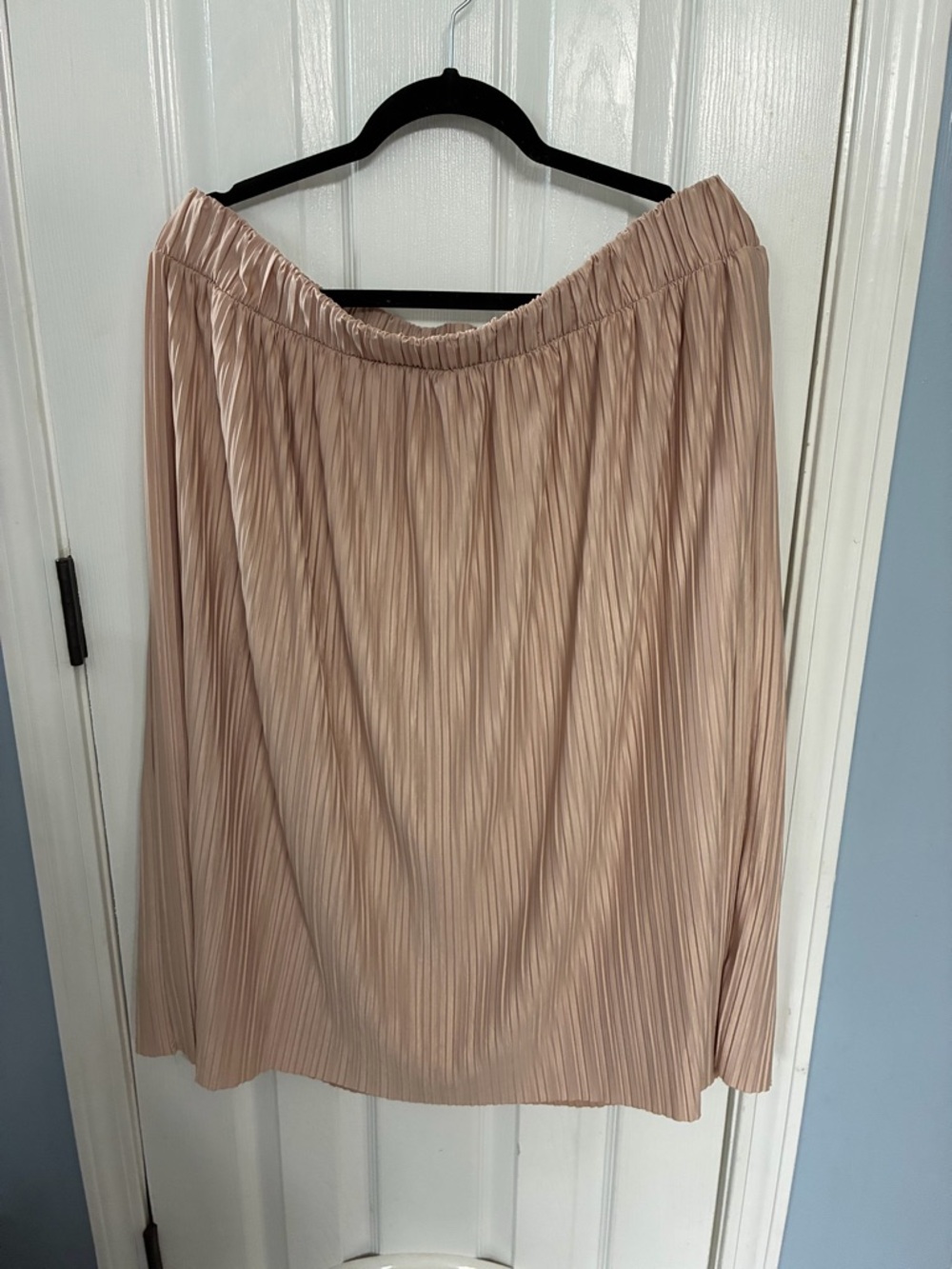 Torrid Pleated Midi Skirt in Pink size 2
